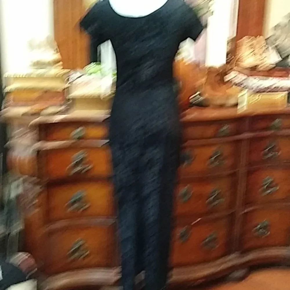 In charge. Dress.  - Picture 5 of 8